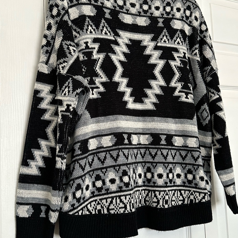 Urban Outfitters BDG Black and White Geometric Intarsia Knit Sweater - Size XS - Picture 5 of 5
